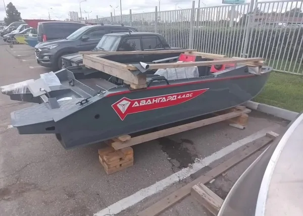 Лодка Авангард 4.4DC