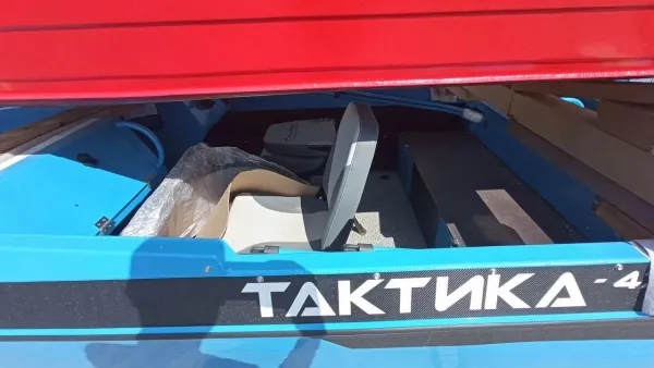 Лодка Тактика 430 DC (синяя)