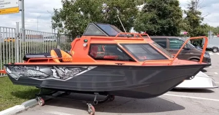 Катер Berkut M-HT красный