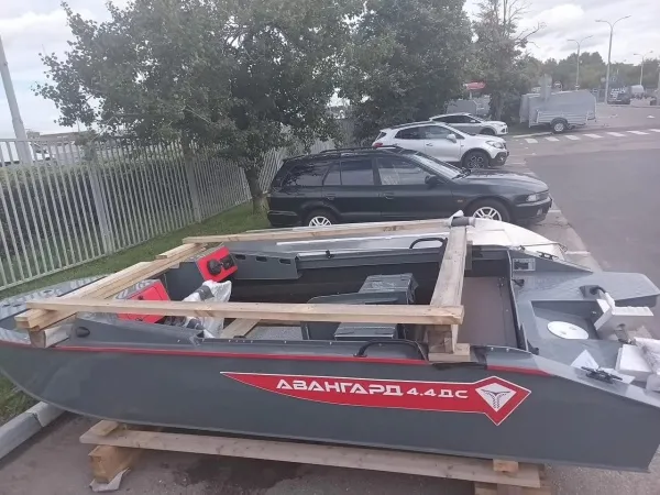 Лодка Авангард 4.4DC