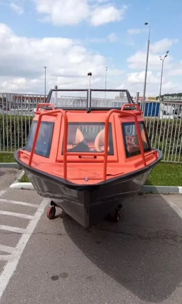 Катер Berkut M-HT красный