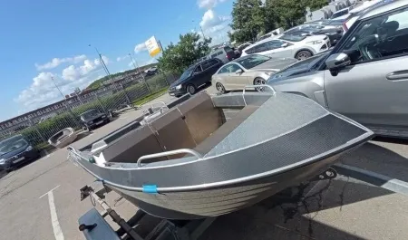 Лодка Тактика 430 DC (неокрашенная)