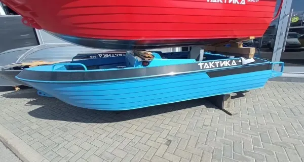 Лодка Тактика 430 DC (синяя)