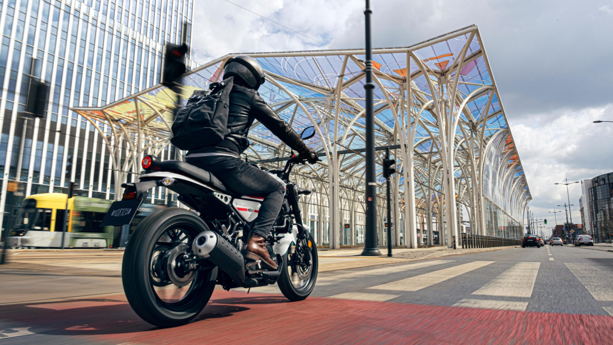 Городской байк. Мотоцикл Yamaha 2023. Yamaha MT 125 2023. Лучшие городские мотоциклы 2021.
